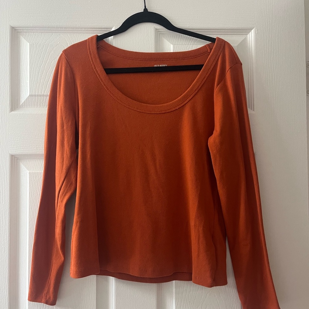 Classic Scoop Neck Long-Sleeve Top in Rust Orange